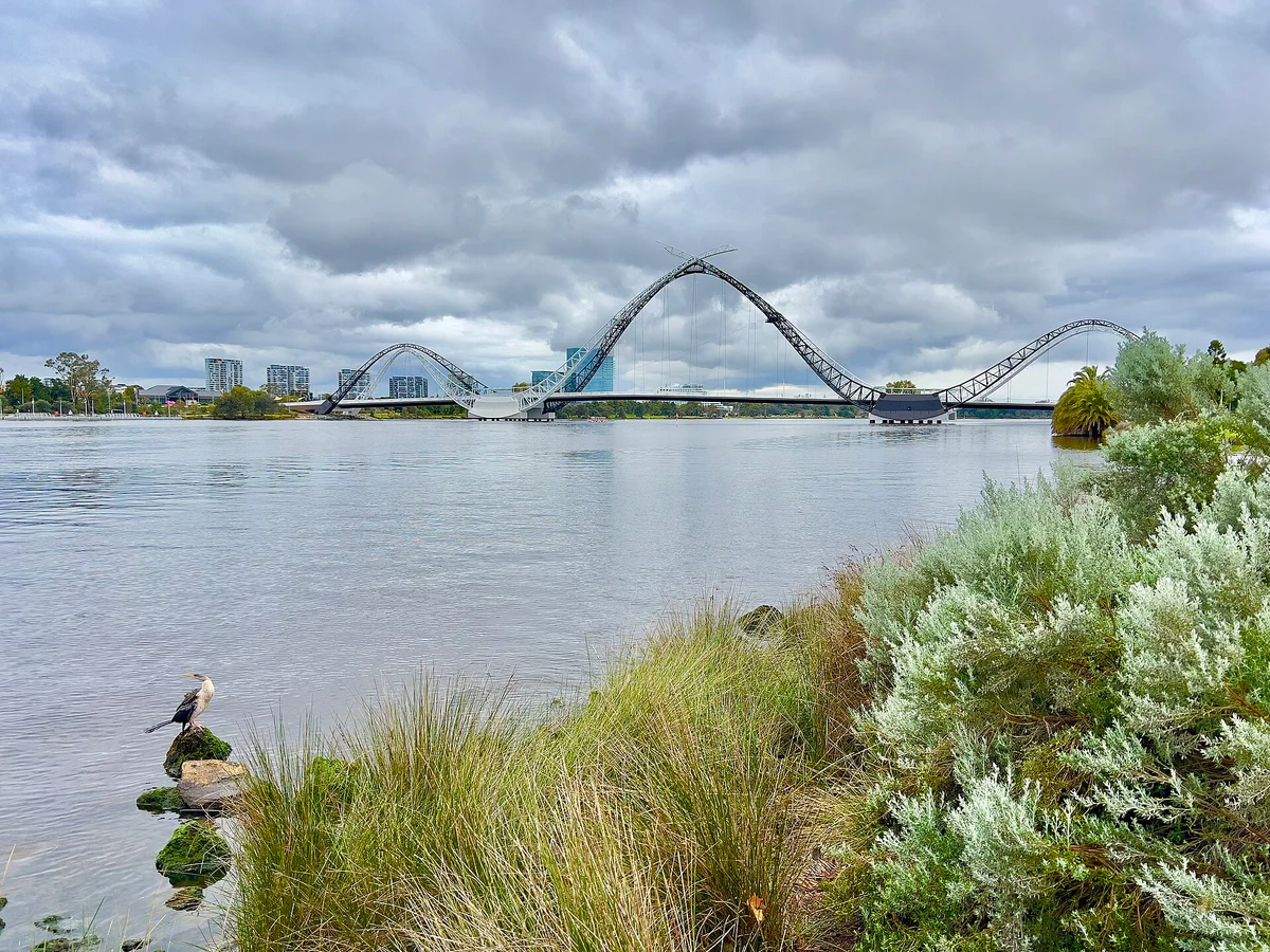 The bridges loop: Perth's best short walk crosses the river twice